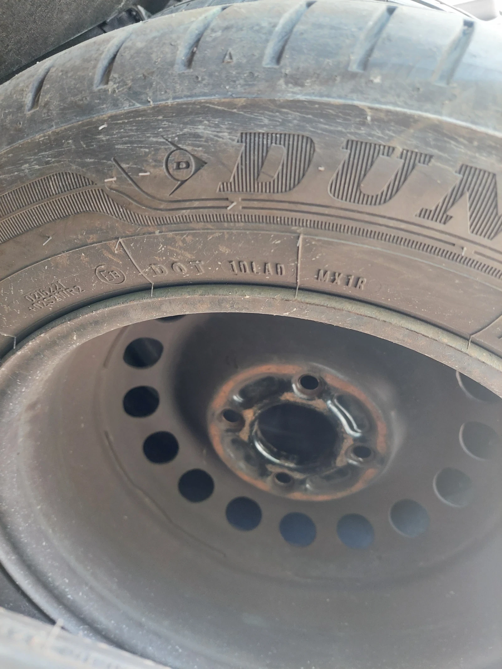 Гуми с джанти Dunlop 185/65R15, снимка 2 - Гуми и джанти - 54596296