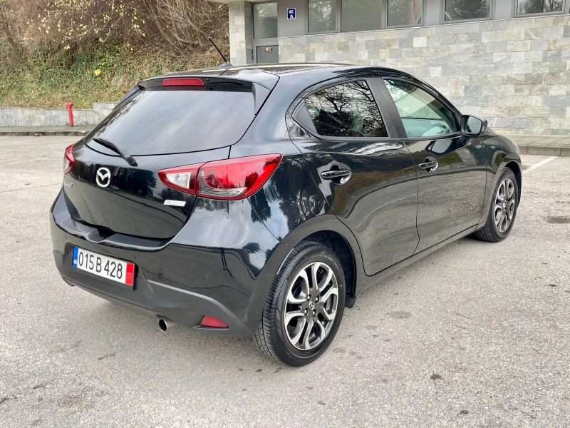 Mazda 2 1.5i* Skyactiv* Revolution* Navi* Full* KeyLess* E, снимка 4 - Автомобили и джипове - 48141086