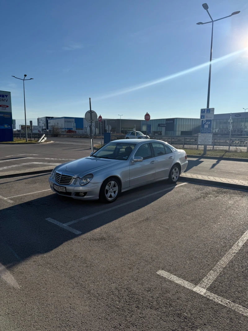 Mercedes-Benz E 220 Facelift , снимка 1 - Автомобили и джипове - 48509863