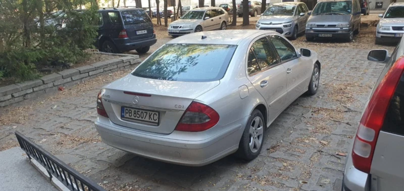 Mercedes-Benz E 220 Mercedes E220, снимка 4 - Автомобили и джипове - 48509863