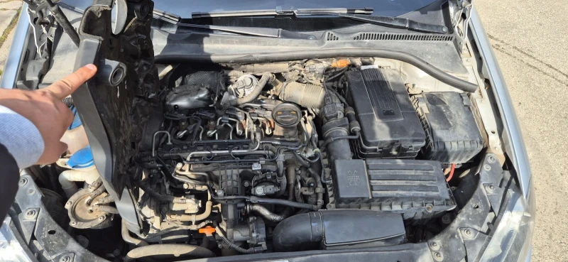 VW Golf 1.6TDI 105к.с, снимка 9 - Автомобили и джипове - 52116393