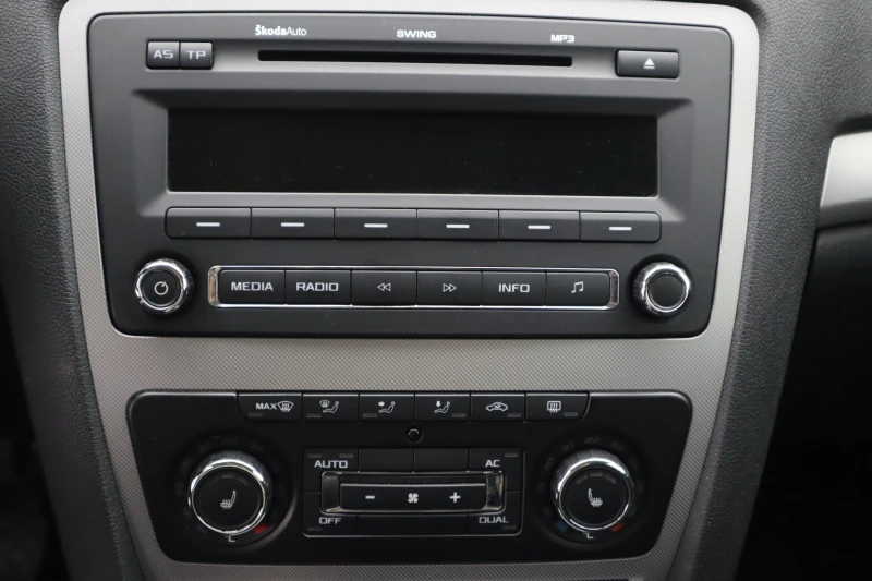 Skoda Octavia 1.4 TSI , снимка 15 - Автомобили и джипове - 51985265