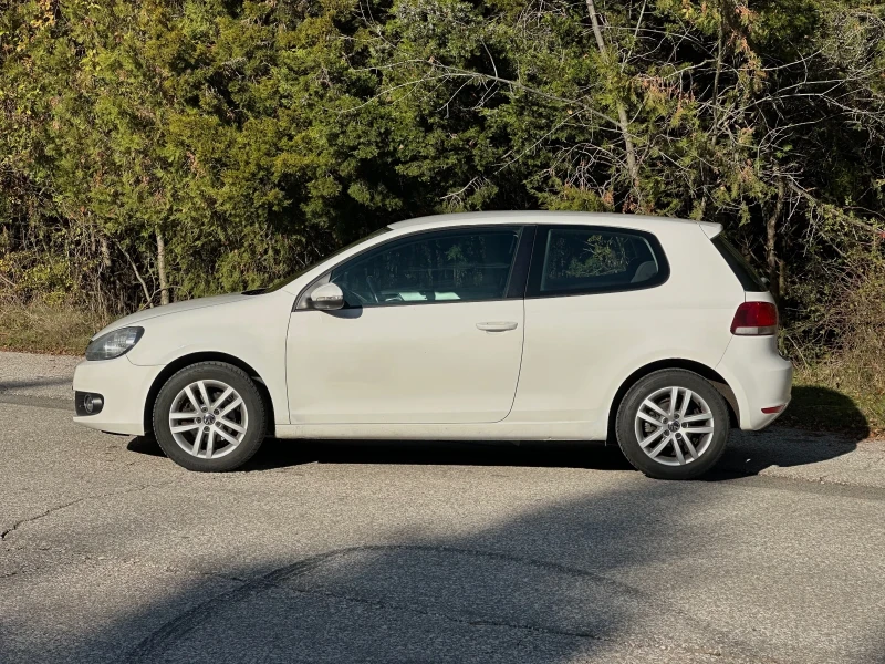 VW Golf 1.6 TDI Highline, снимка 2 - Автомобили и джипове - 52517537