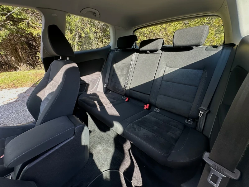 VW Golf 1.6 TDI Highline, снимка 7 - Автомобили и джипове - 52517537