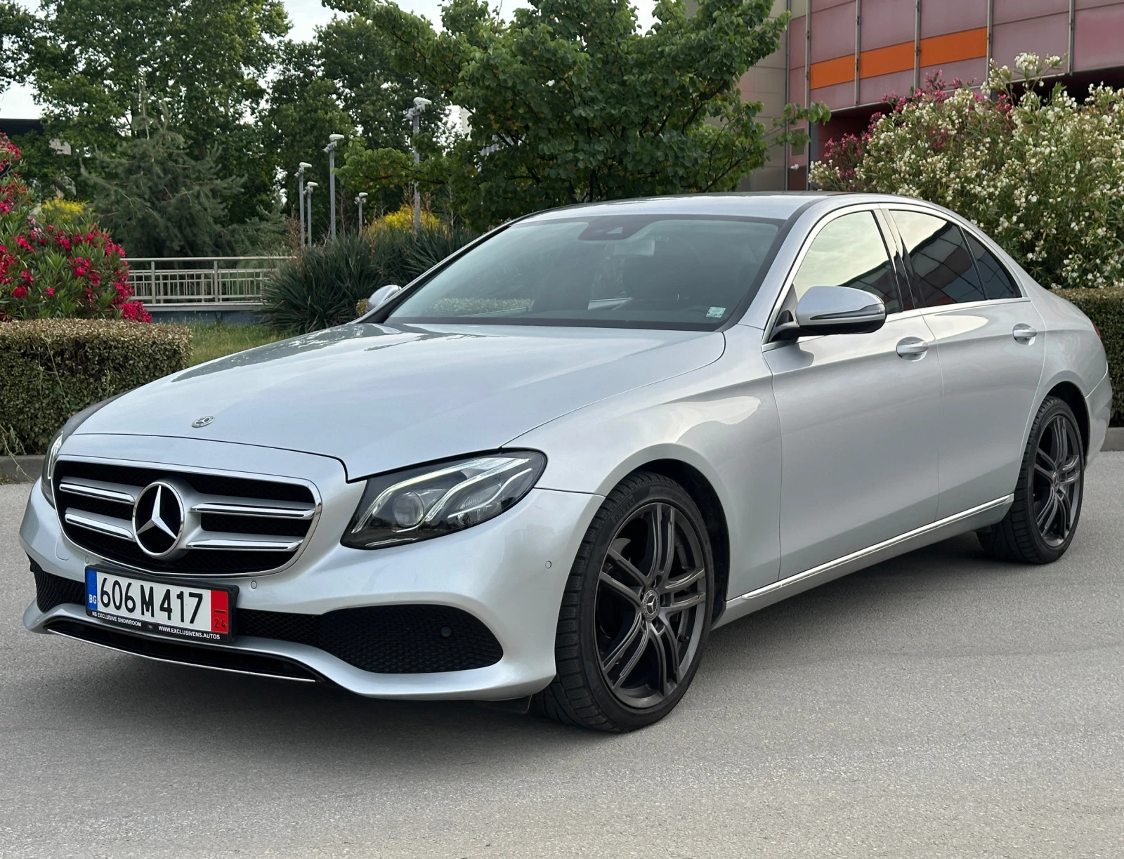 Mercedes-Benz E 220 d 4MATIC 9G-TRONIC / СЕРВИЗНА МЕРЦЕДЕС ИСТОРИЯ, снимка 1