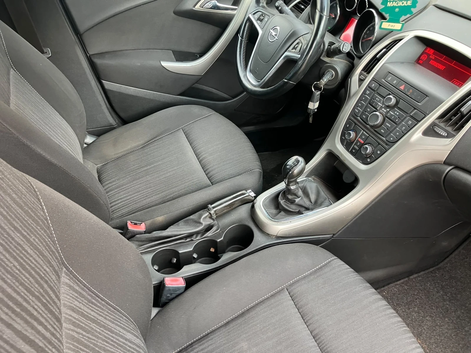 Opel Astra 1.7 CDTI, снимка 8 - Автомобили и джипове - 51366360