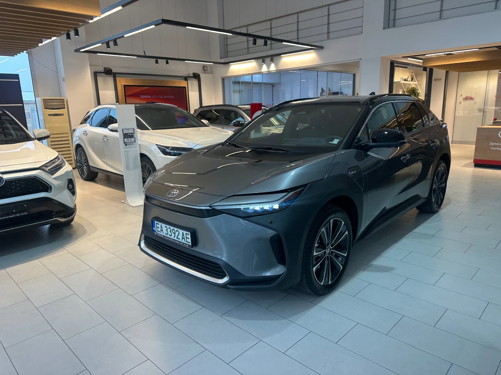 Toyota bZ4X Luxury Premium* Bitone - изображение 2