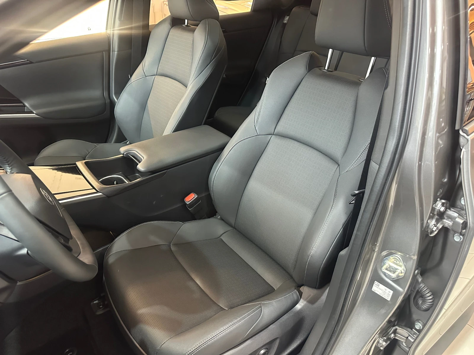 Toyota bZ4X Luxury Premium* Bitone - изображение 8