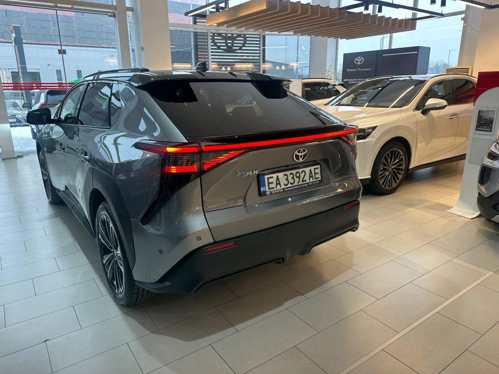 Toyota bZ4X Luxury Premium* Bitone - изображение 3