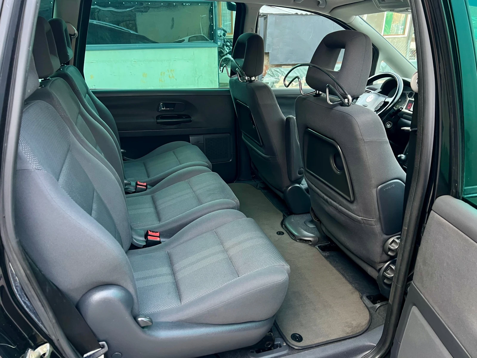 VW Sharan 1.8T Бензин ШВЕЙЦАРИЯ, снимка 7 - Автомобили и джипове - 53982011