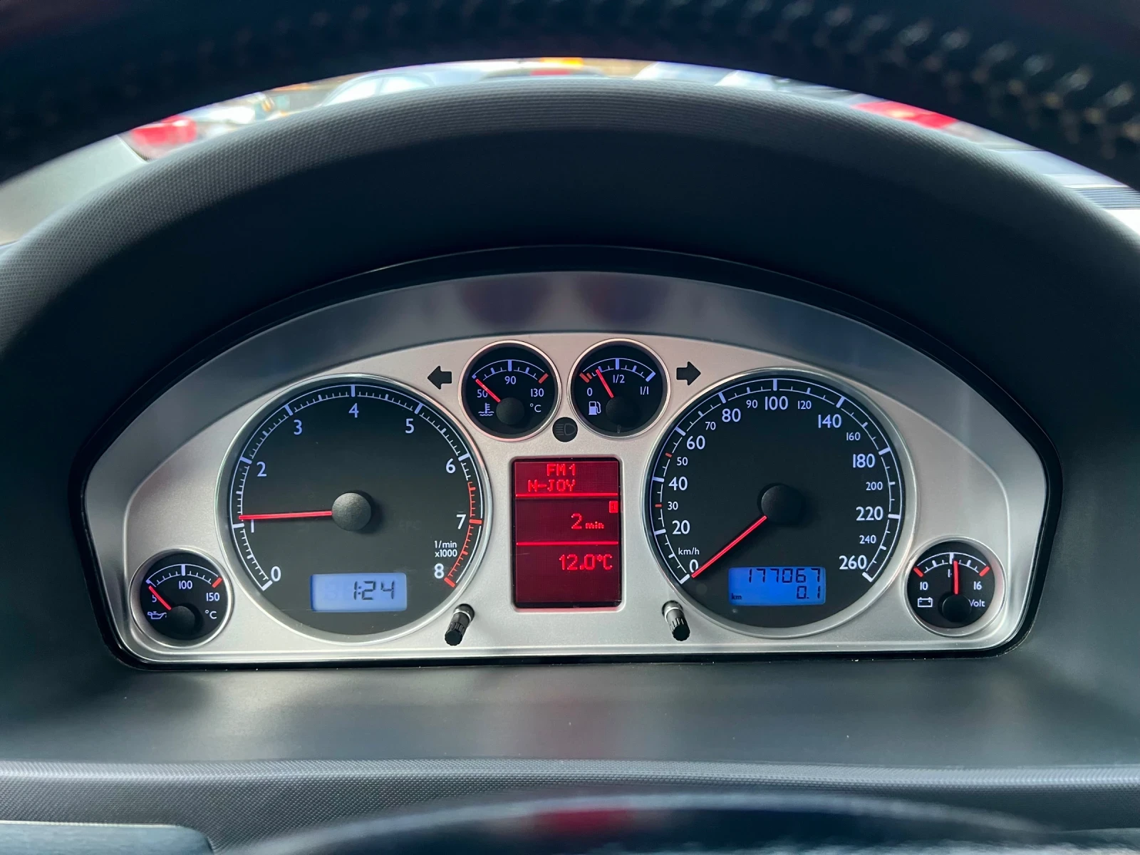 VW Sharan 1.8T Бензин ШВЕЙЦАРИЯ, снимка 12 - Автомобили и джипове - 53982011