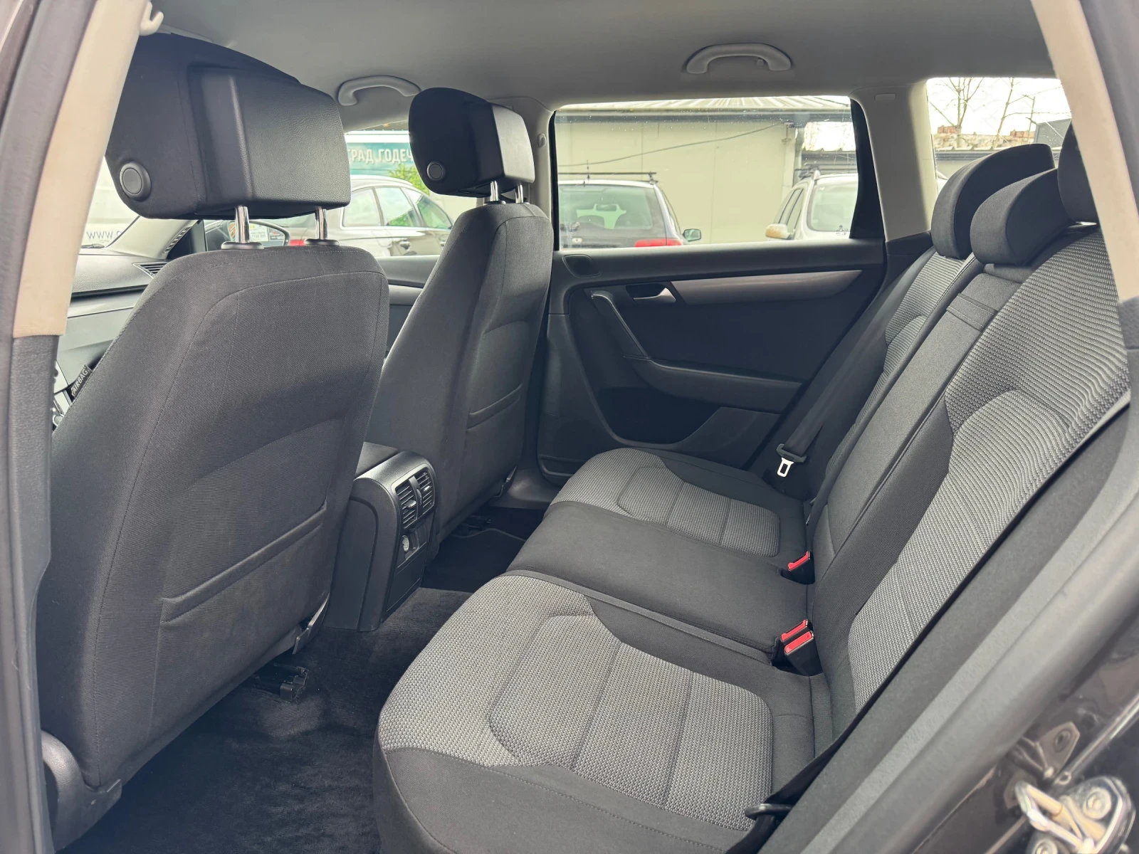 VW Passat 2.0TDI, снимка 6 - Автомобили и джипове - 54106186