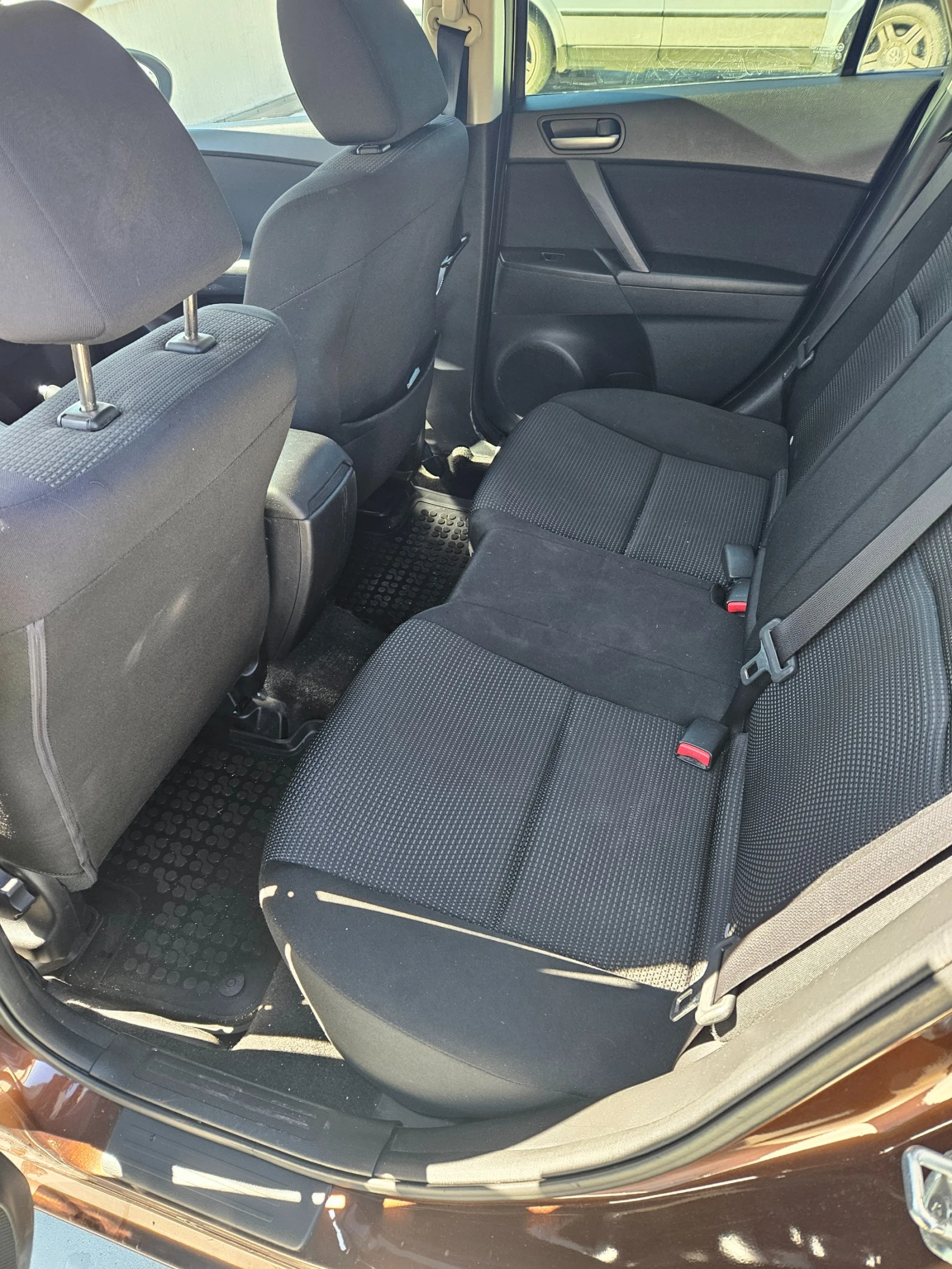 Mazda 3, снимка 10 - Автомобили и джипове - 54140639