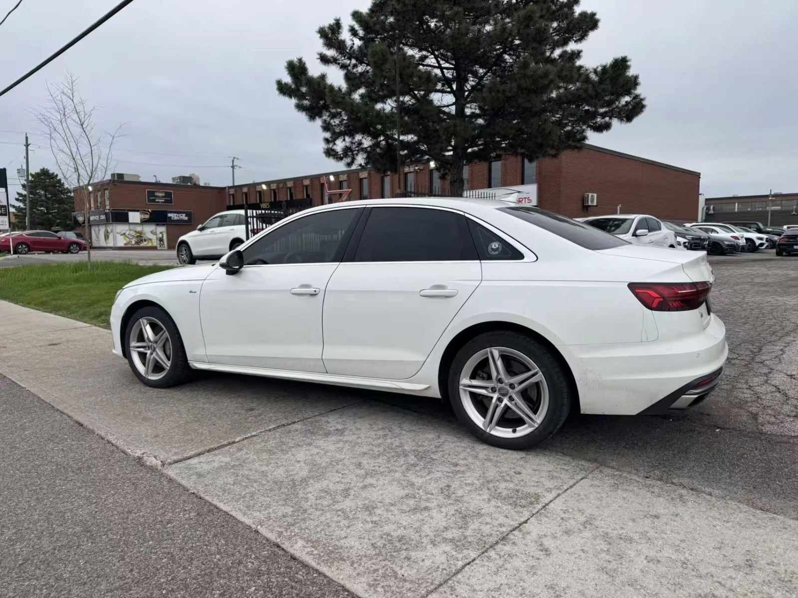 Audi A4 Progressiv * * CARFAX * * АВТО КРЕДИТ * * , снимка 3 - Автомобили и джипове - 54366956