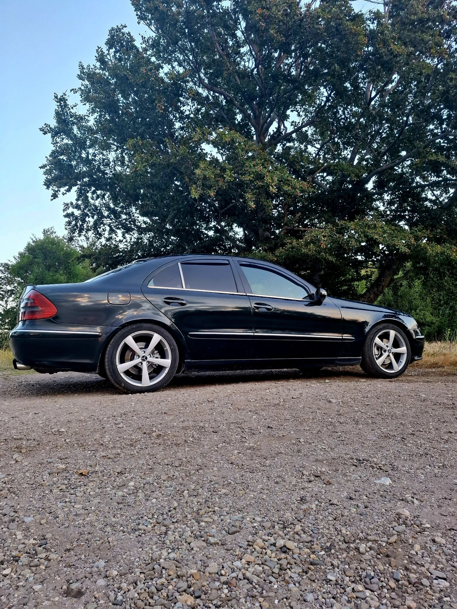 Mercedes-Benz E 270, снимка 4 - Автомобили и джипове - 54390612