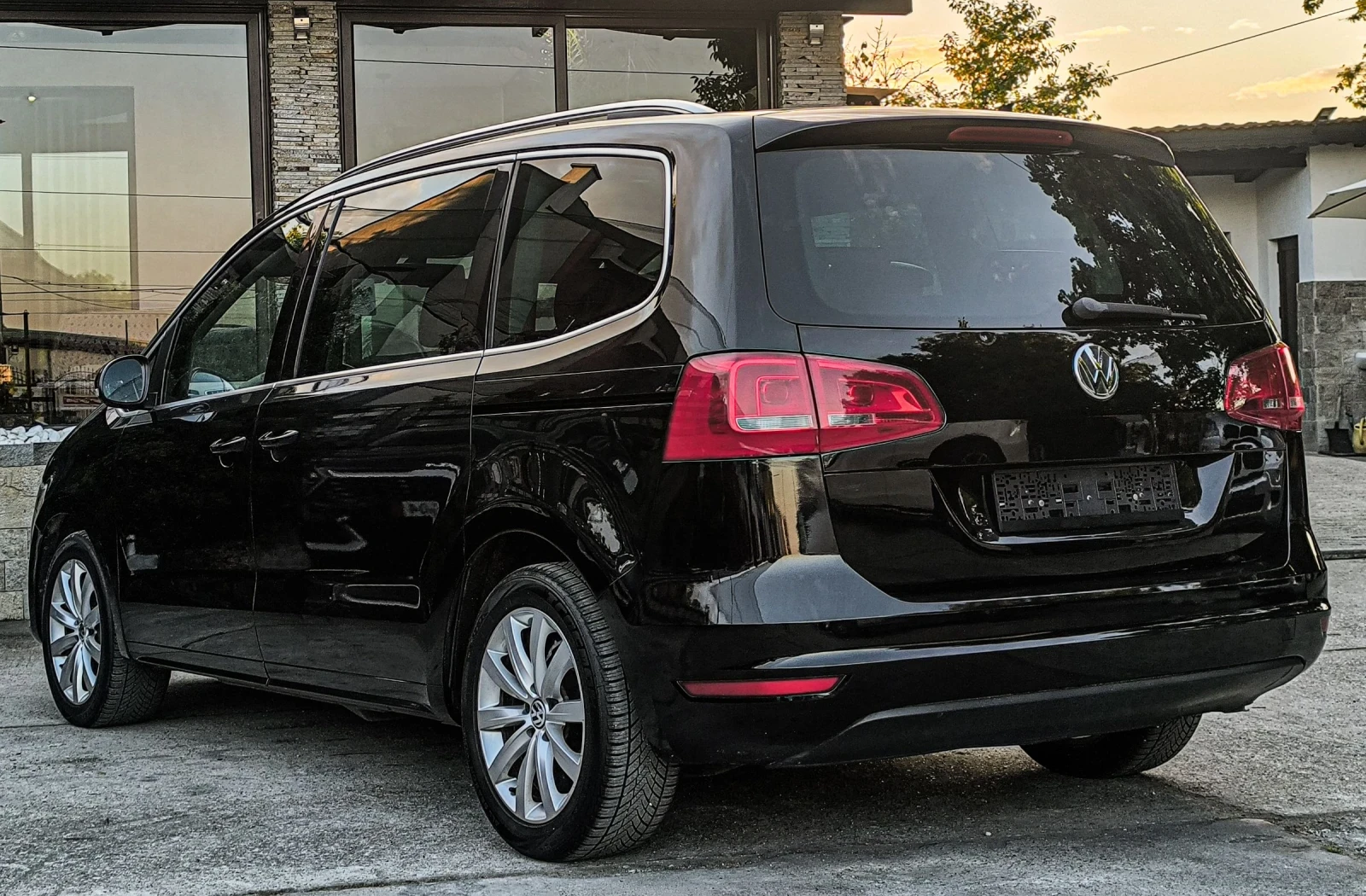 VW Sharan 2.0TDI DSG 7-места HIGHLINE, снимка 6 - Автомобили и джипове - 54569010