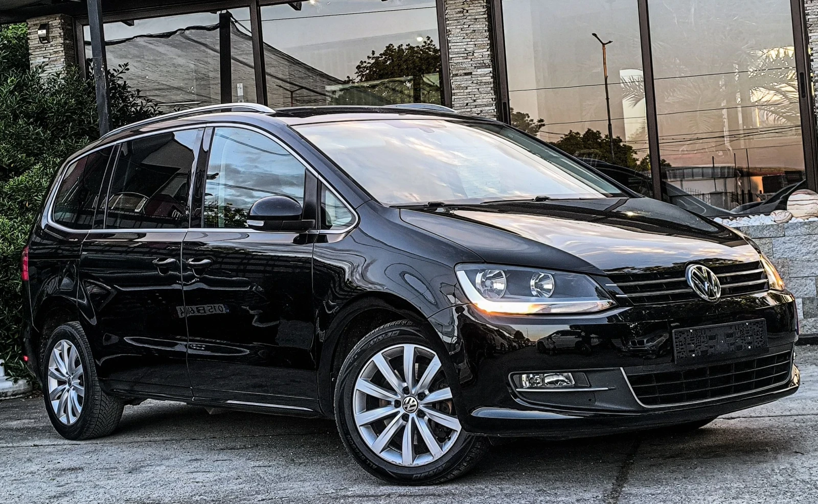 VW Sharan 2.0TDI DSG 7-места HIGHLINE, снимка 3 - Автомобили и джипове - 54569010