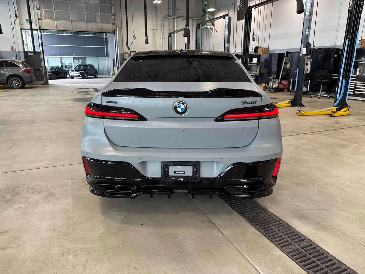 BMW 760  xDrive /360/DIS/HUD/B&W/МАСАЖИ/MAXTON DESIGN , снимка 17 - Автомобили и джипове - 54581647