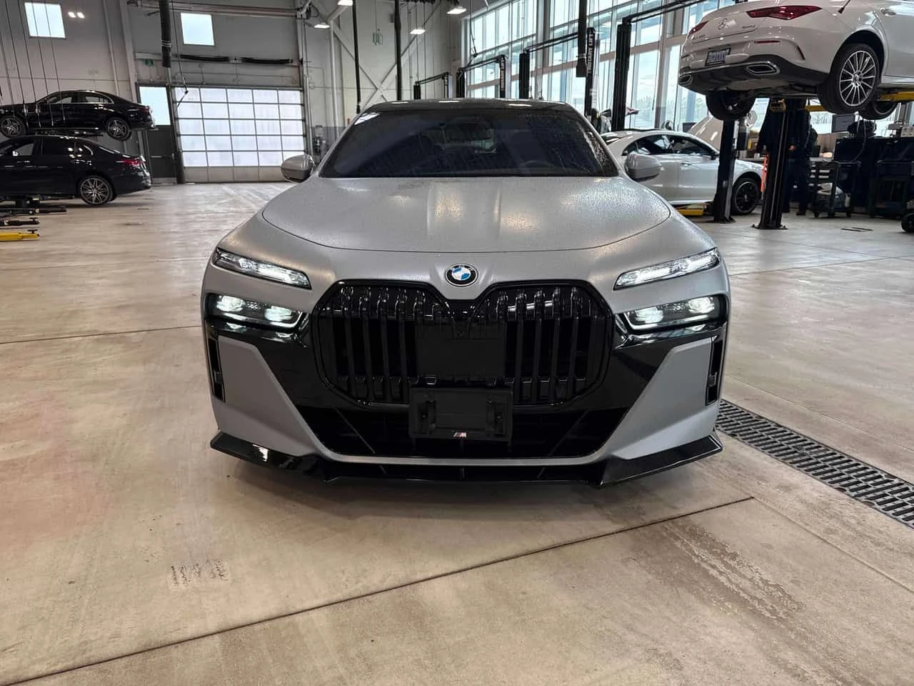 BMW 760  xDrive /360/DIS/HUD/B&W/МАСАЖИ/MAXTON DESIGN , снимка 6 - Автомобили и джипове - 54581647