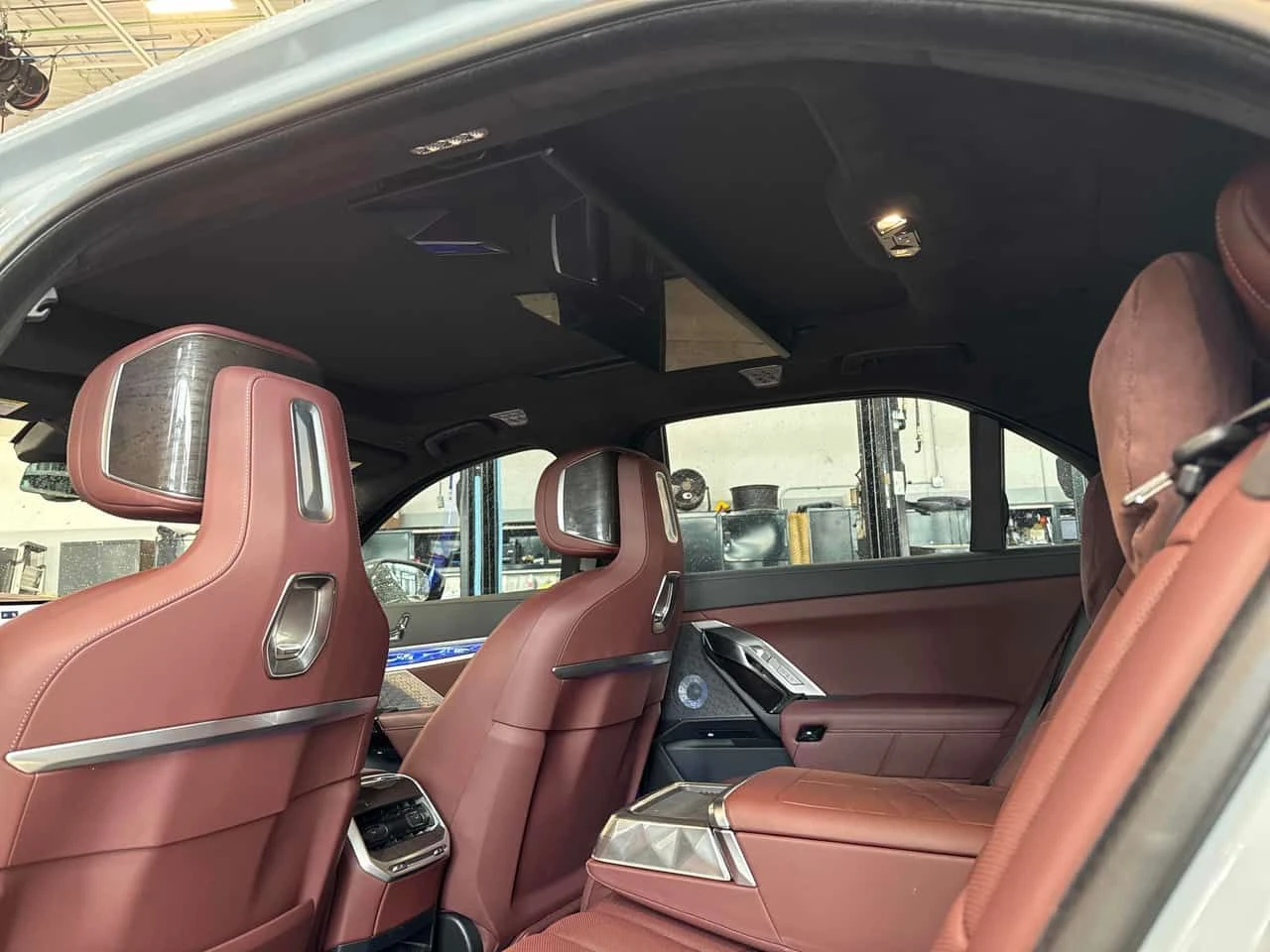 BMW 760  xDrive /360/DIS/HUD/B&W/МАСАЖИ/MAXTON DESIGN , снимка 13 - Автомобили и джипове - 54581647