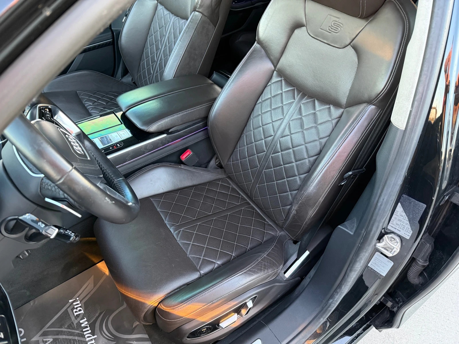 Audi A8 LONG* 5.0TDI* 2020г* FULL MAX* 185.000KM* Сервизна, снимка 7 - Автомобили и джипове - 54722177