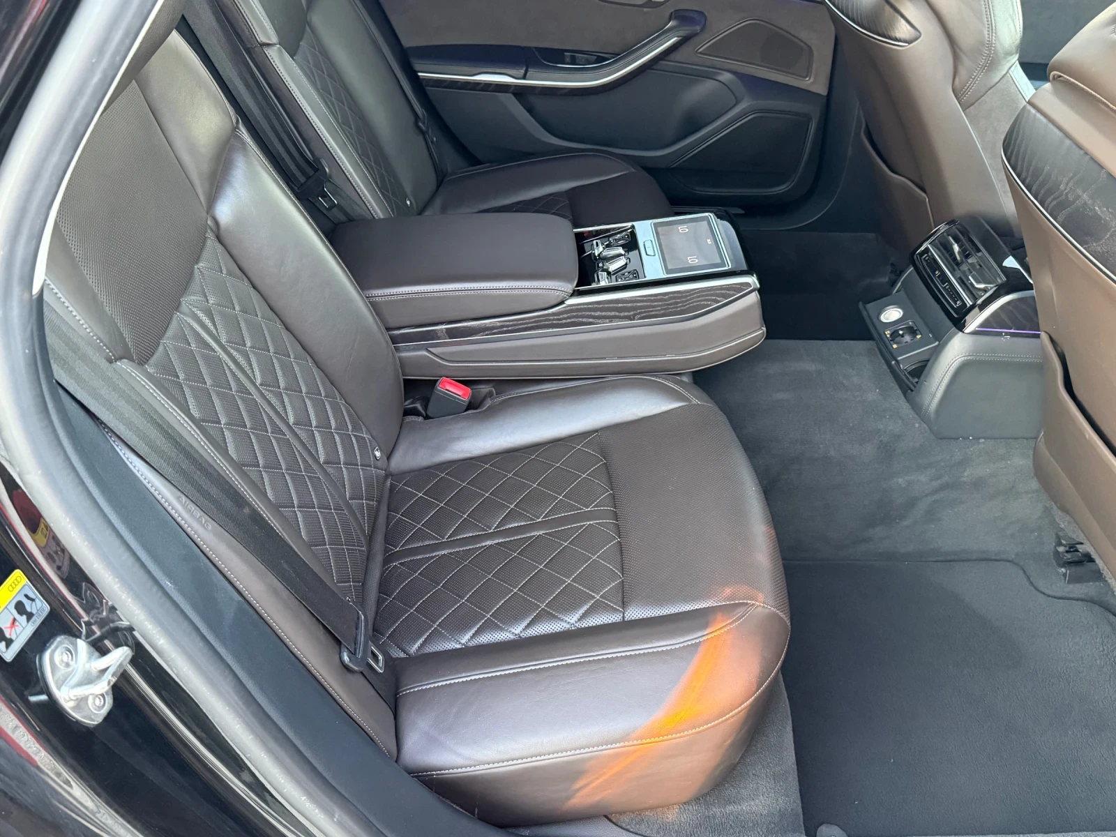 Audi A8 LONG* 5.0TDI* 2020г* FULL MAX* 185.000KM* Сервизна, снимка 11 - Автомобили и джипове - 54722177