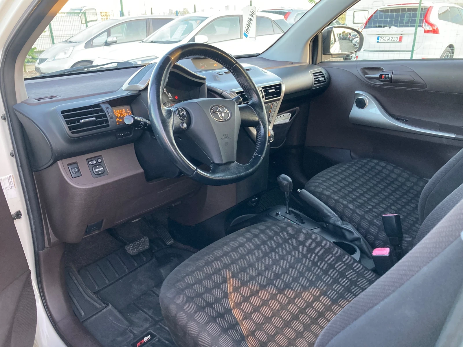 Toyota IQ 1.0Automat, снимка 9 - Автомобили и джипове - 55084168