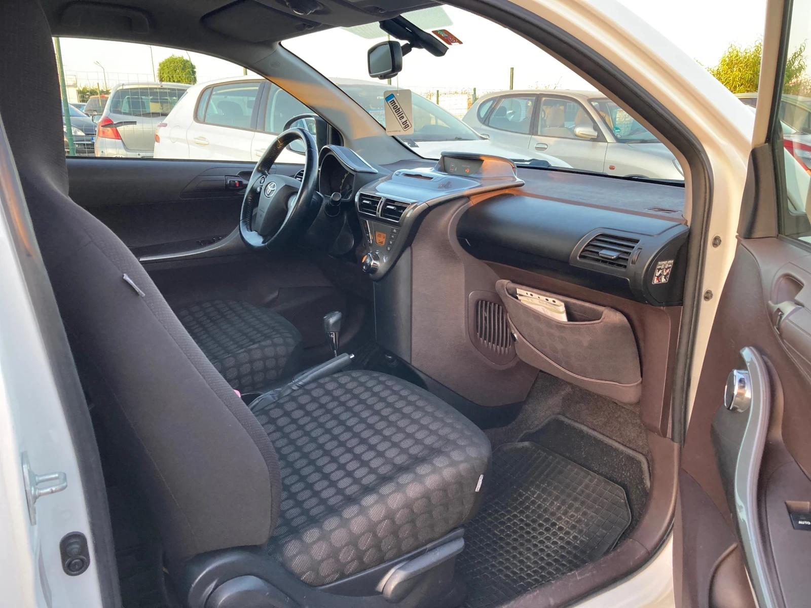 Toyota IQ 1.0Automat, снимка 8 - Автомобили и джипове - 55084168