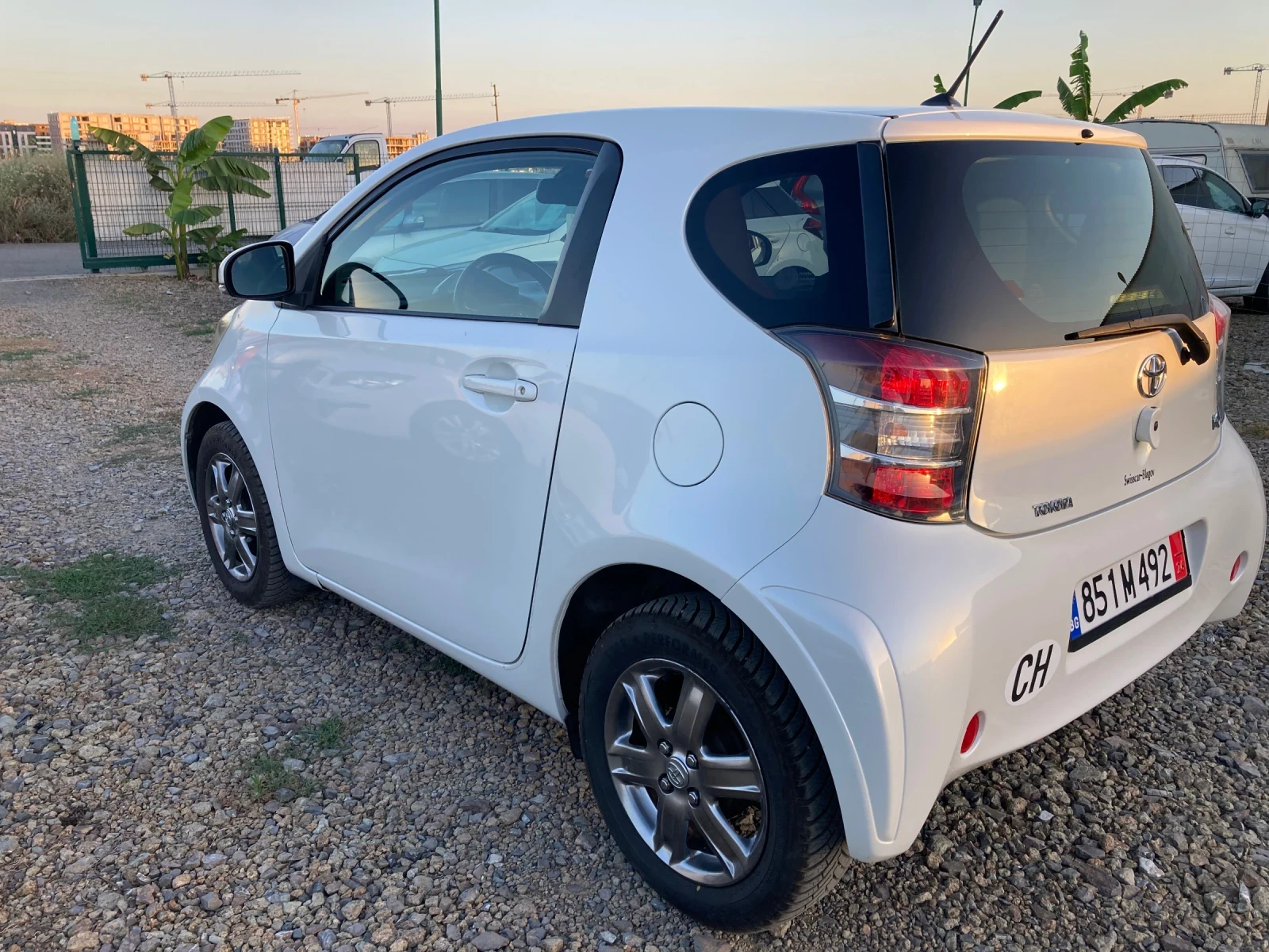 Toyota IQ 1.0Automat, снимка 4 - Автомобили и джипове - 55084168