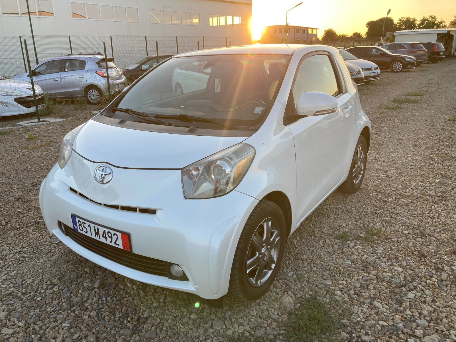 Toyota IQ 1.0Automat, снимка 3 - Автомобили и джипове - 55084168
