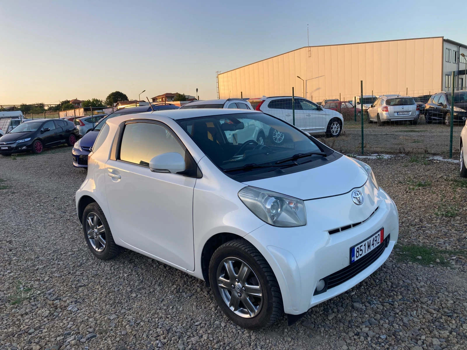 Toyota IQ 1.0Automat, снимка 2 - Автомобили и джипове - 55084168