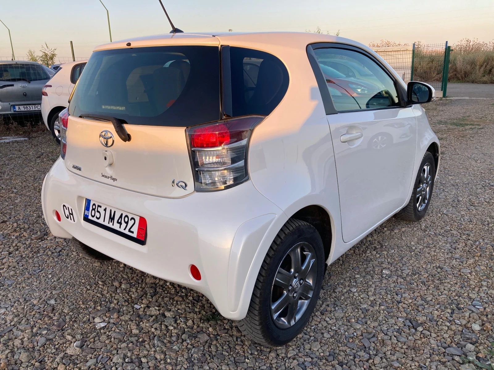 Toyota IQ 1.0Automat, снимка 6 - Автомобили и джипове - 55084168
