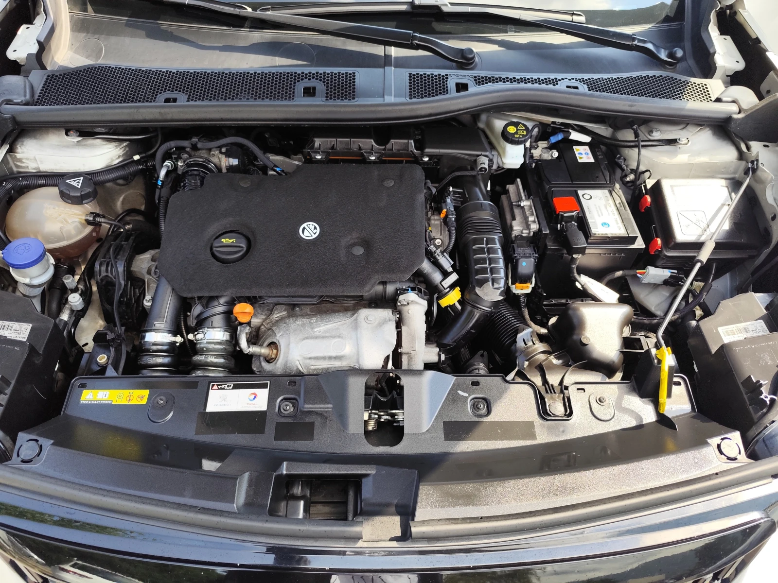 Peugeot 2008 1.5HDi* LED* АВТОМАТИК* EURO6D* GT-LINE* NAVI* , снимка 15 - Автомобили и джипове - 55152041