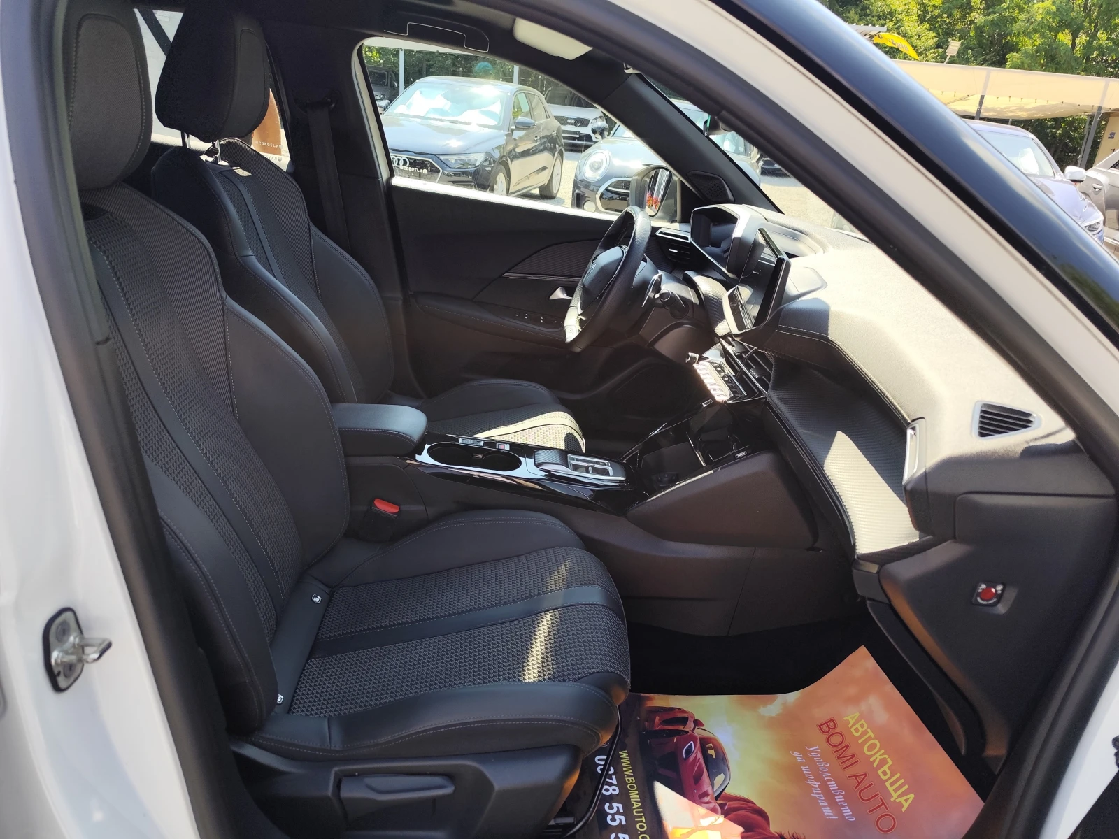 Peugeot 2008 1.5HDi* LED* АВТОМАТИК* EURO6D* GT-LINE* NAVI* , снимка 13 - Автомобили и джипове - 55152041