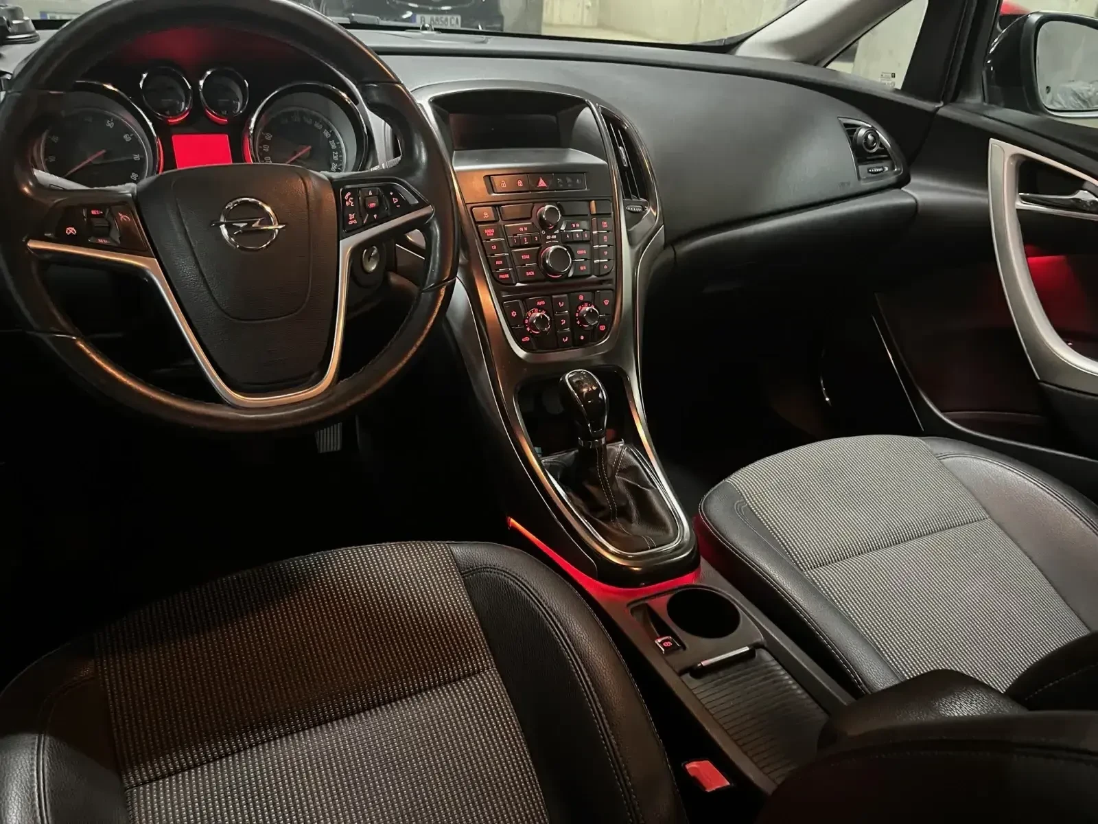 Opel Astra 1.4 Cosmo 140кс СЕРВИЗНА ИСТОРИЯ 