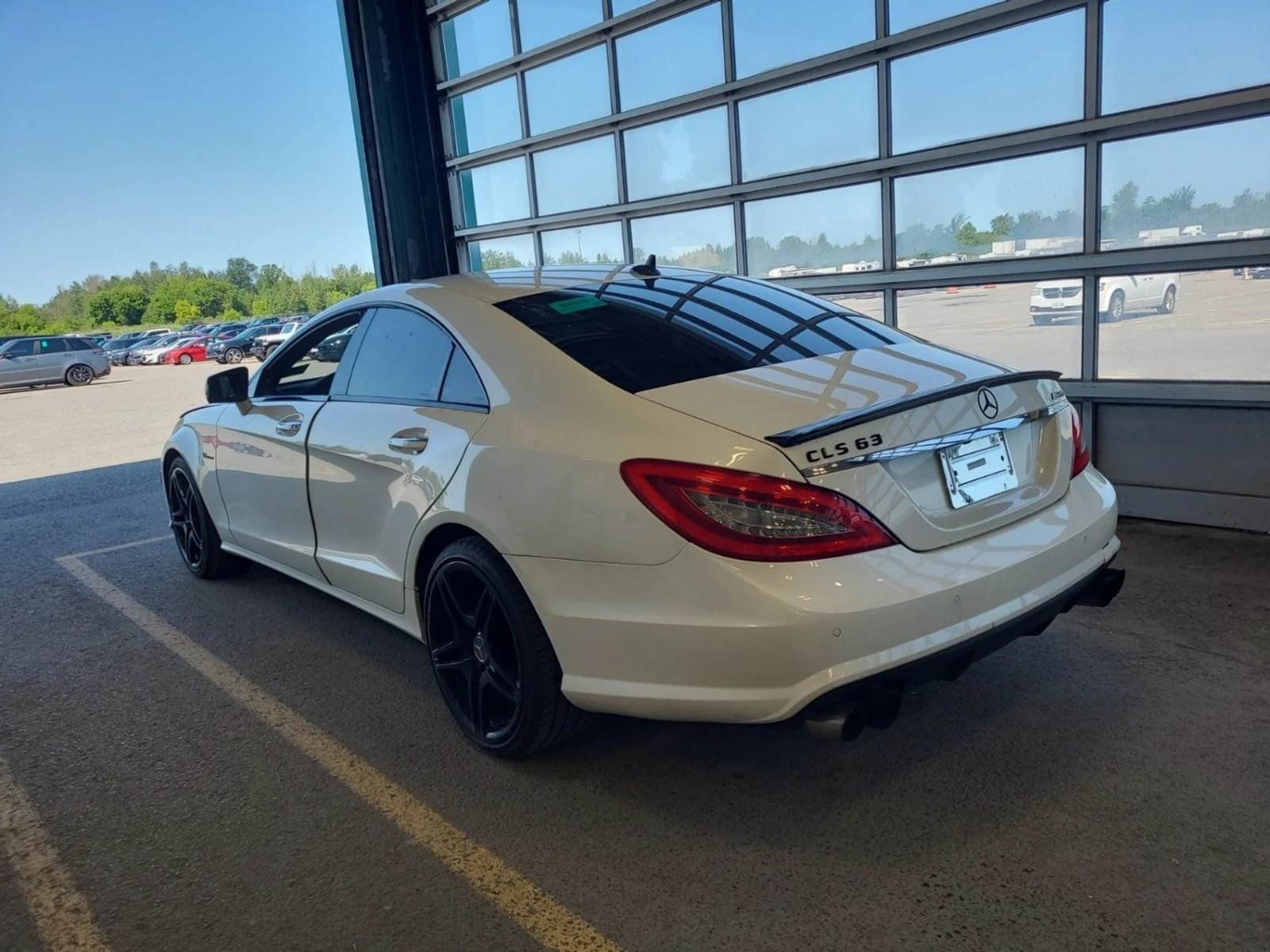 Mercedes-Benz CLS 63 AMG КОЖА* ПОДГРЕВ* ШИБИДАХ* CARBON* NAVI* , снимка 4 - Автомобили и джипове - 55571627