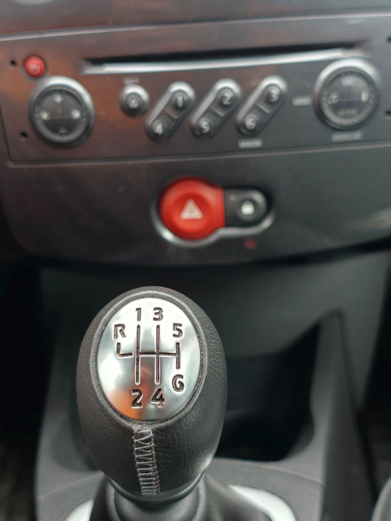 Renault Clio 2.0 139 Xenon Climatronic, снимка 14 - Автомобили и джипове - 56475621