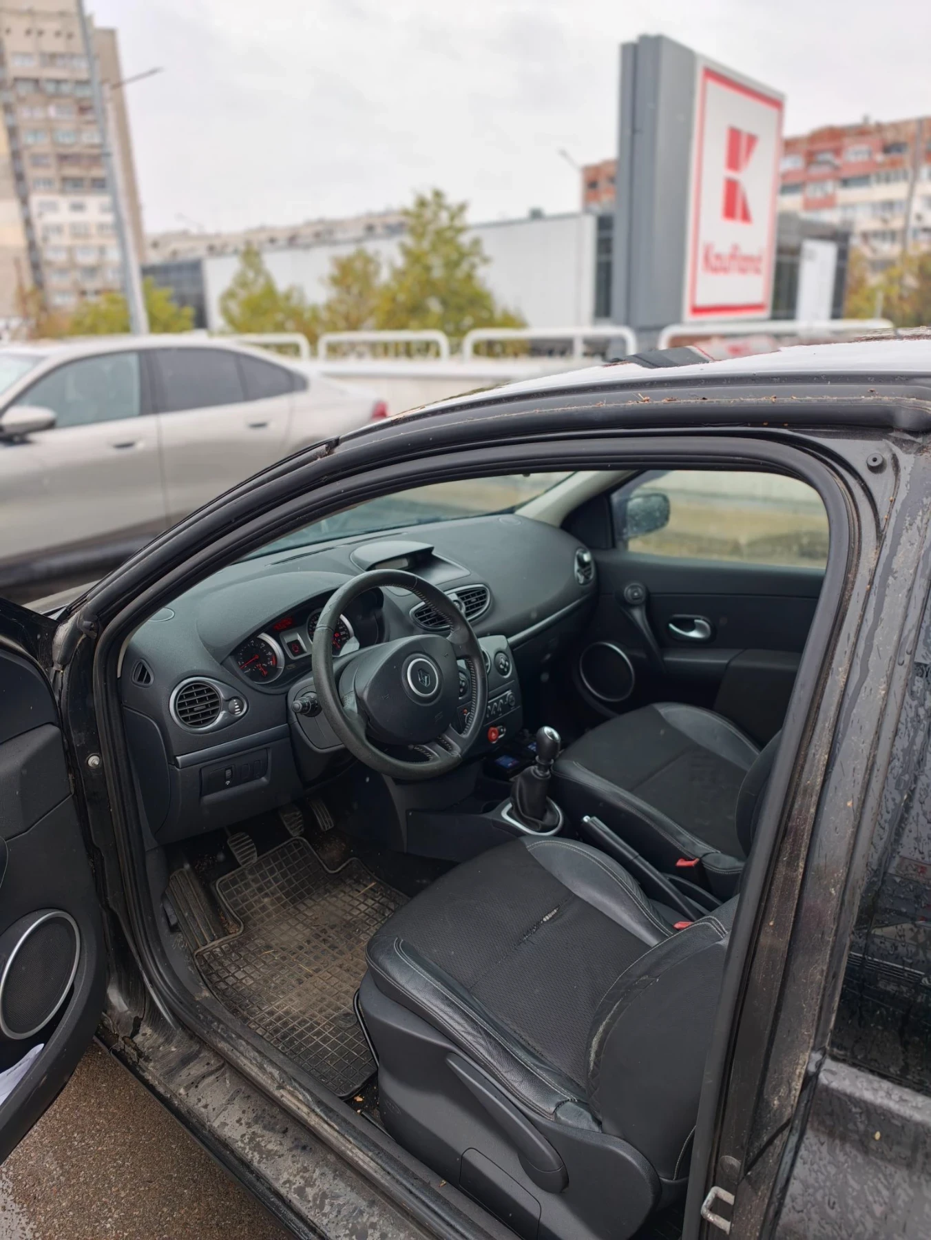 Renault Clio 2.0 139 Xenon Climatronic, снимка 9 - Автомобили и джипове - 56475621