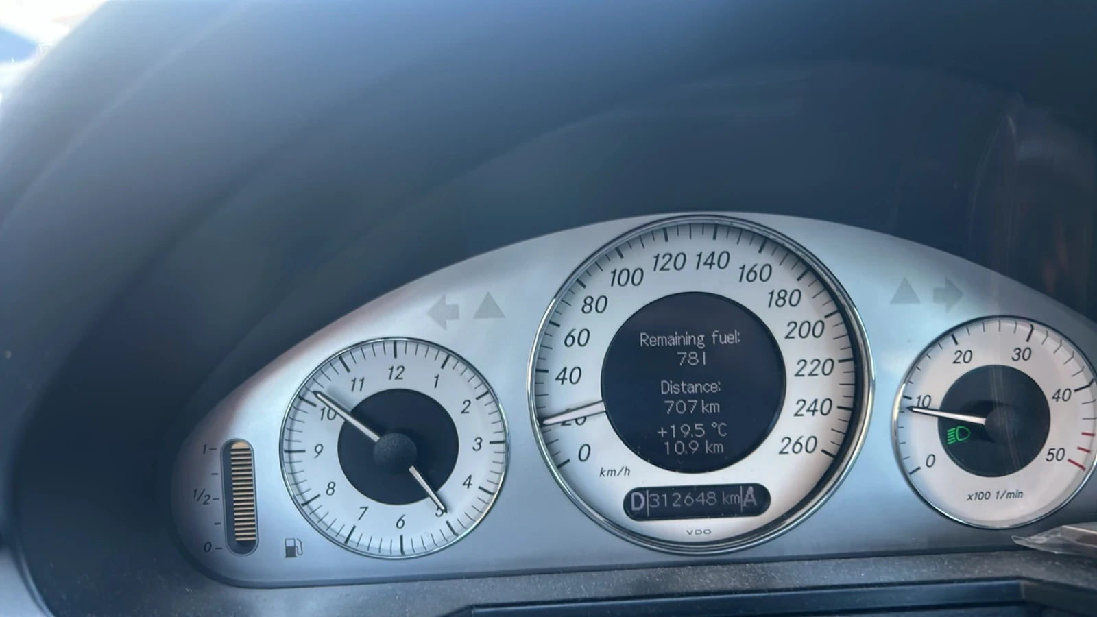 Mercedes-Benz E 220, снимка 10 - Автомобили и джипове - 56639141