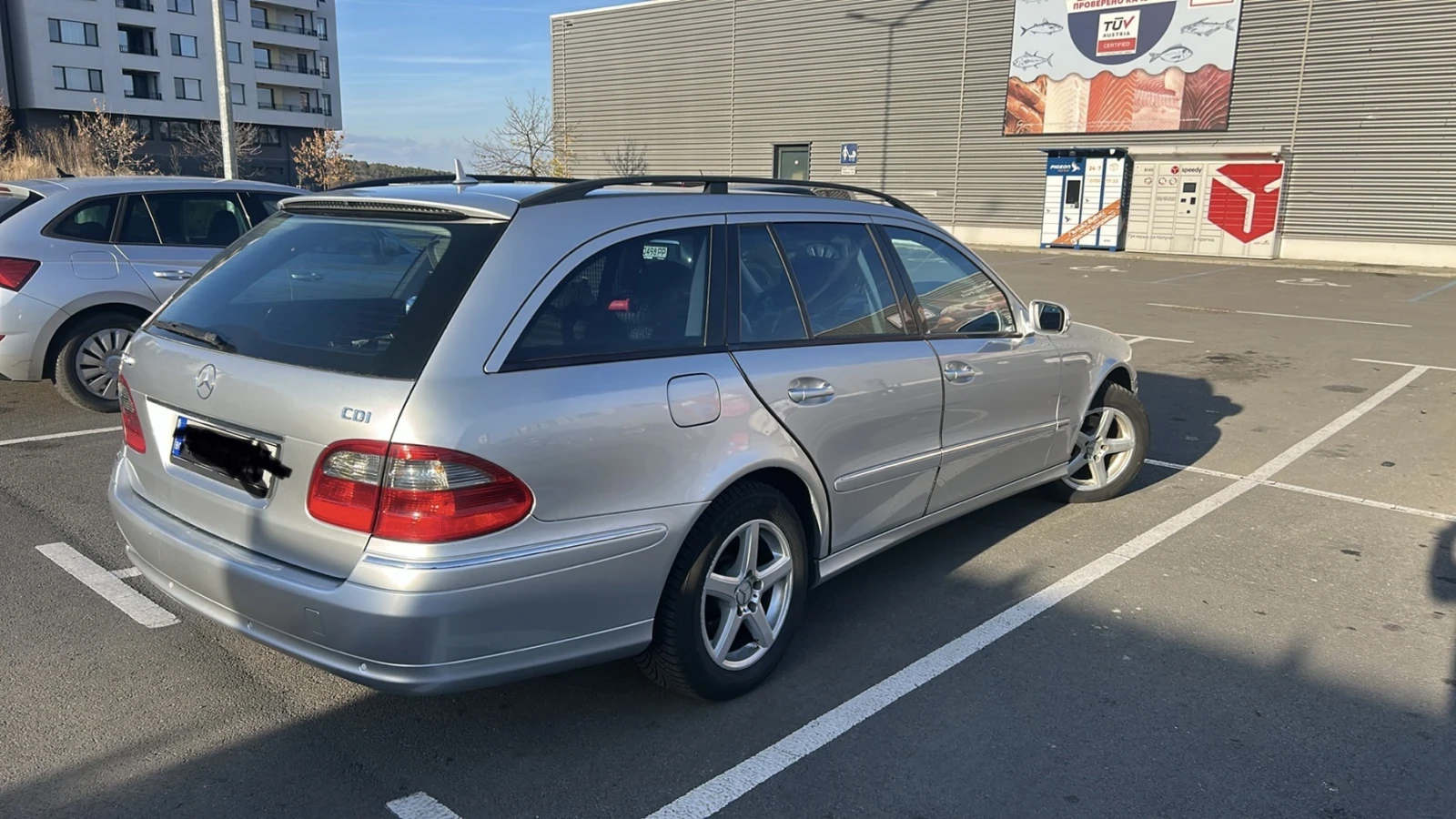 Mercedes-Benz E 220, снимка 4 - Автомобили и джипове - 56639141