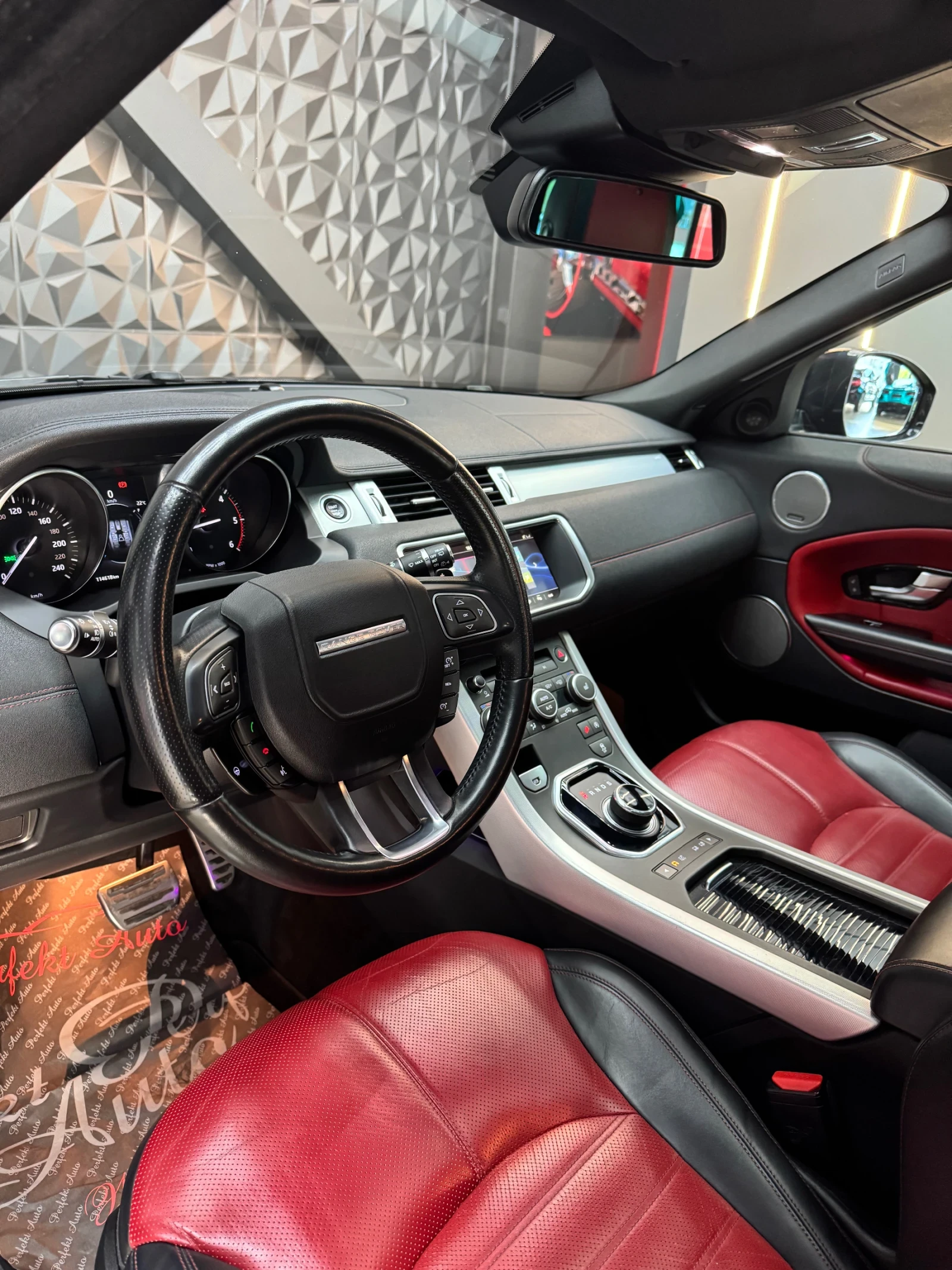 Land Rover Range Rover Evoque 2.0d 4x4 * MERIDIAN * Панорама *  - изображение 7