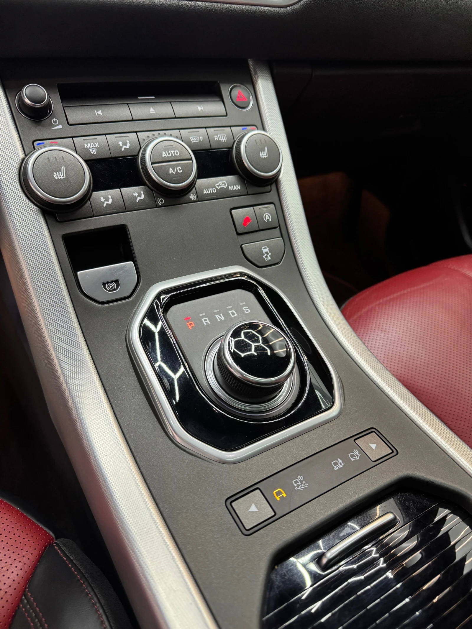 Land Rover Range Rover Evoque 2.0d 4x4 * MERIDIAN * Панорама *  - изображение 8