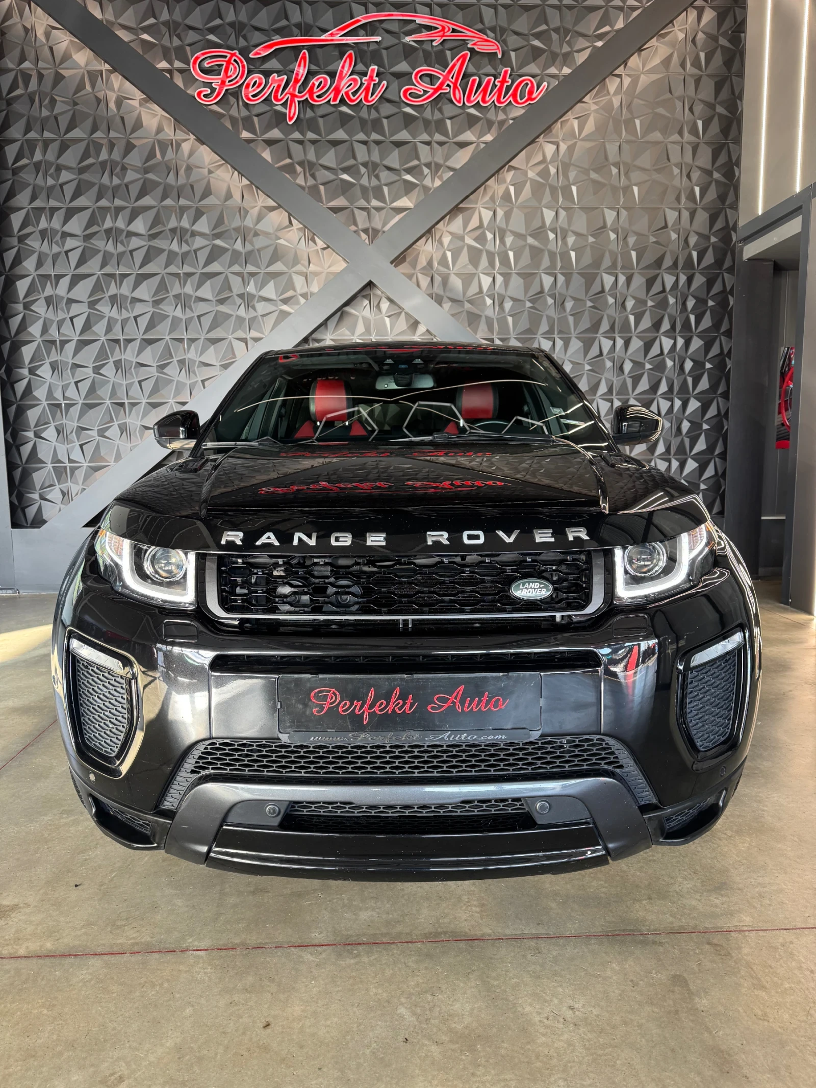 Land Rover Range Rover Evoque 2.0d 4x4 * MERIDIAN * Панорама *  - изображение 2