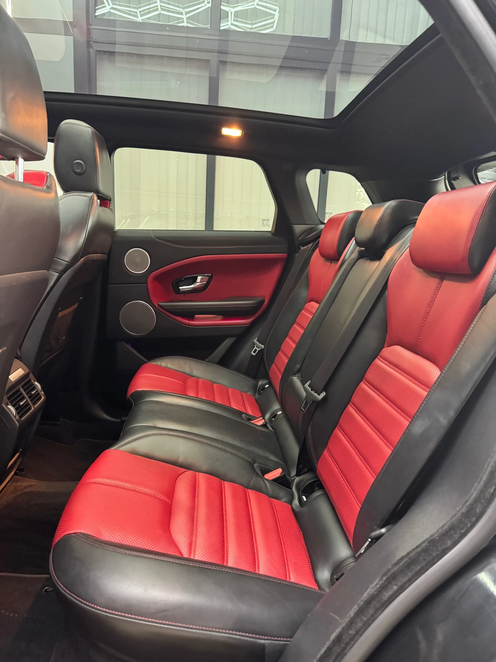 Land Rover Range Rover Evoque 2.0d 4x4 * MERIDIAN * Панорама *  - изображение 5