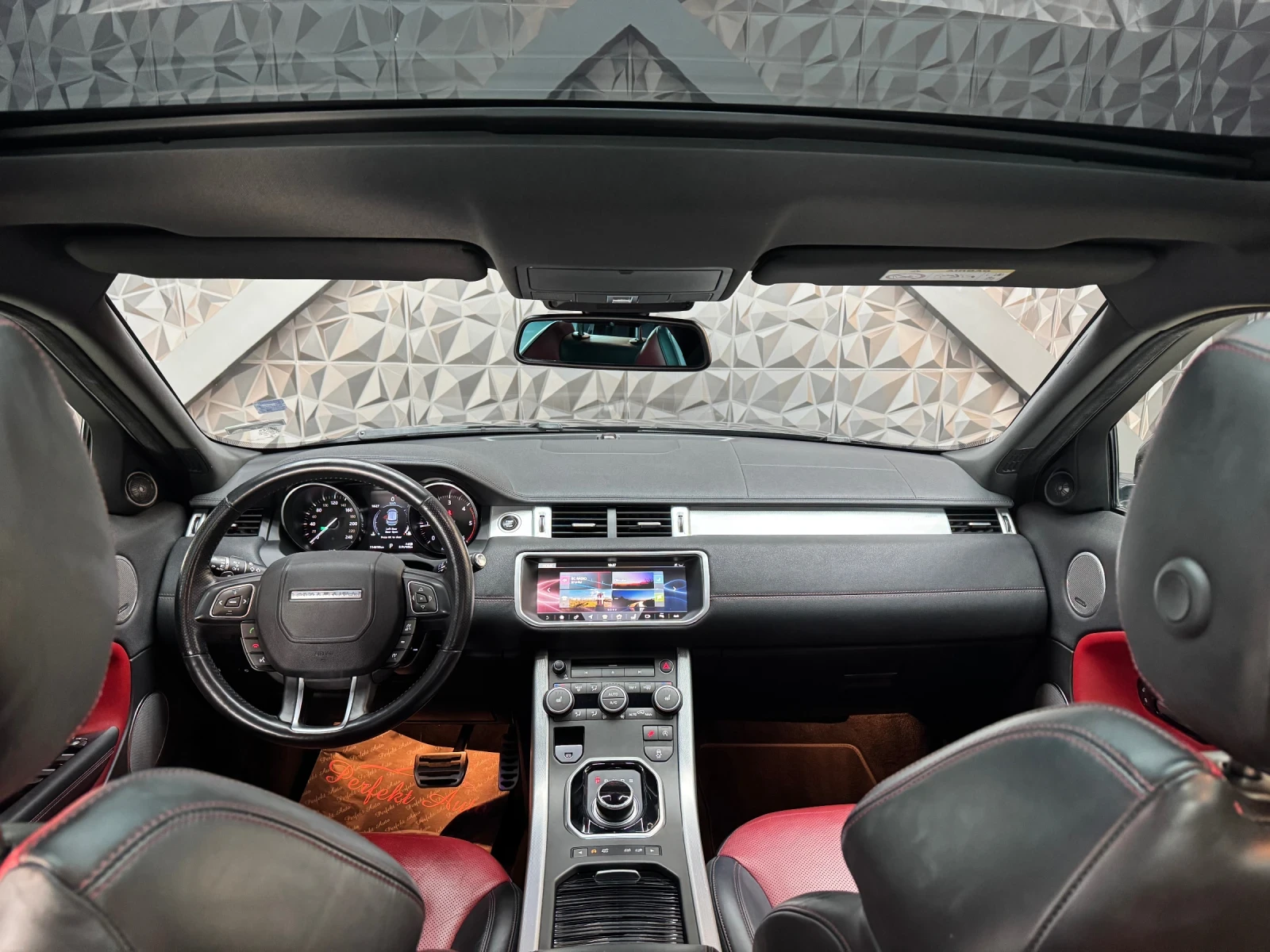 Land Rover Range Rover Evoque 2.0d 4x4 * MERIDIAN * Панорама *  - изображение 6