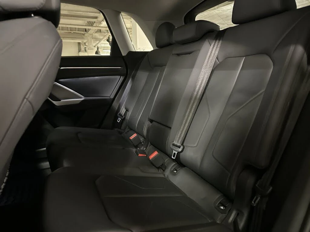 Audi Q3 45TFSI* DISTRONIC* ПАНОРАМА* ПОДГРЕВ* КАМЕРА, снимка 13 - Автомобили и джипове - 54726893