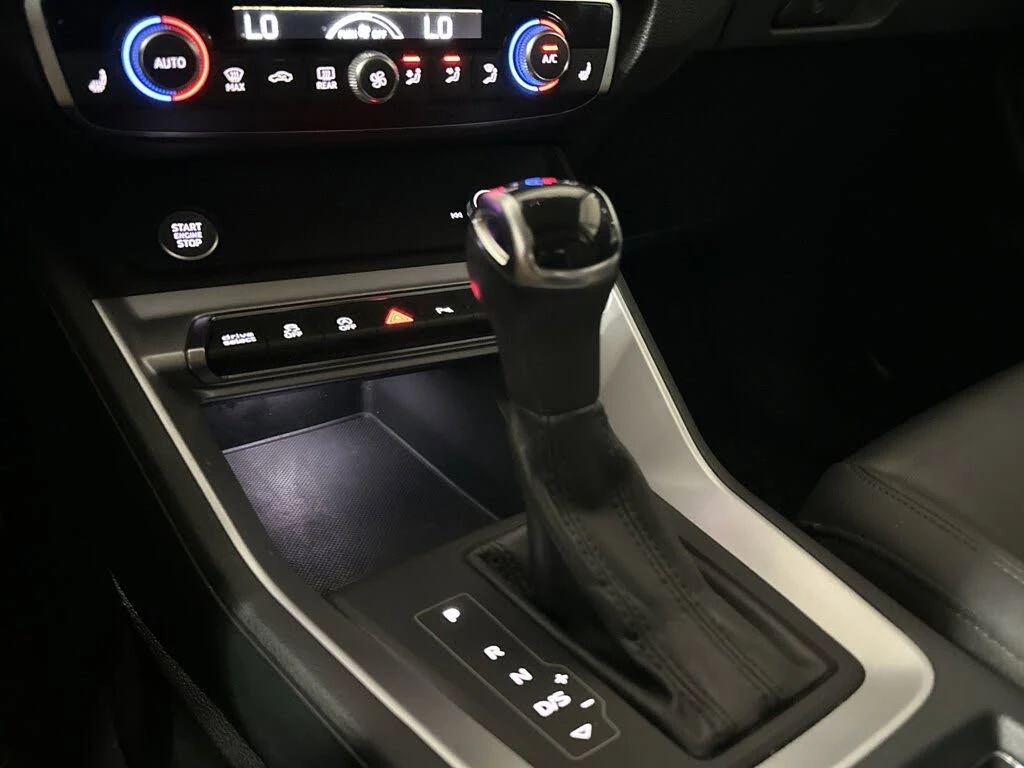 Audi Q3 45TFSI* DISTRONIC* ПАНОРАМА* ПОДГРЕВ* КАМЕРА, снимка 12 - Автомобили и джипове - 54726893