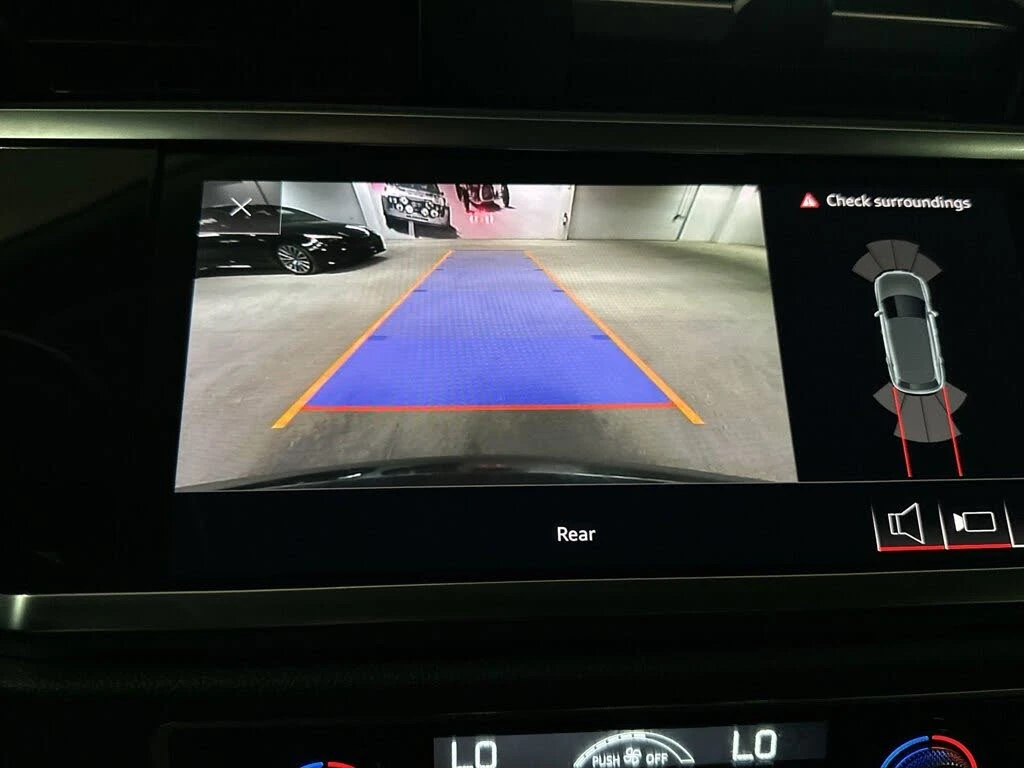 Audi Q3 45TFSI* DISTRONIC* ПАНОРАМА* ПОДГРЕВ* КАМЕРА, снимка 10 - Автомобили и джипове - 54726893