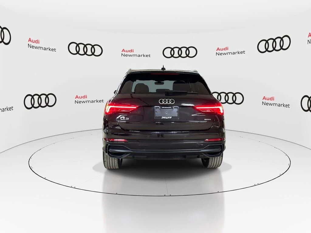 Audi Q3 45TFSI* DISTRONIC* ПАНОРАМА* ПОДГРЕВ* КАМЕРА, снимка 3 - Автомобили и джипове - 54726893