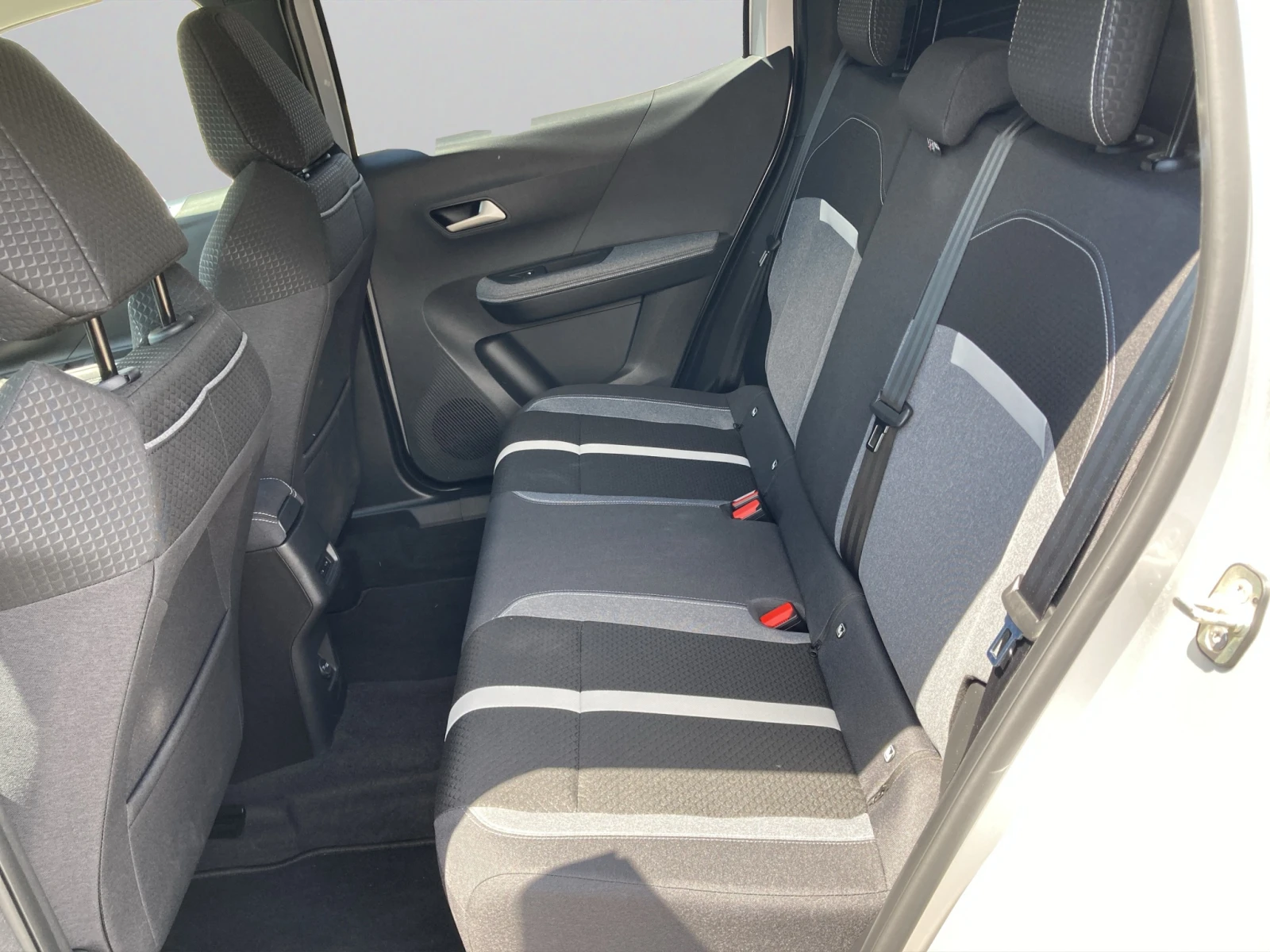 Opel Frontera Ultimate 48V Hybrid 107kW/145Hp, снимка 11 - Автомобили и джипове - 54959250